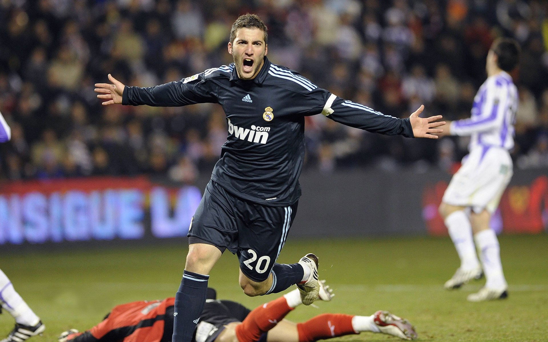 德甲攻守转换：瞬间爆发的精彩比赛，德甲进攻型球队